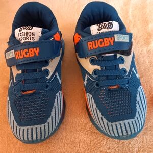 Boys size 7, G&D Spirt sneakers